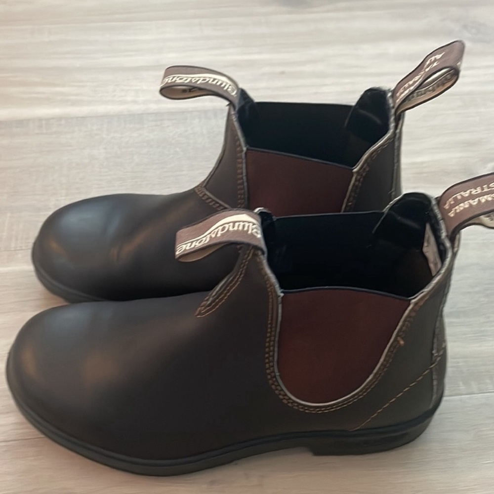 Blundstone Chelsea Boots #500 women’s 7.5 (US) 4.5 (AU) WORN TWICE